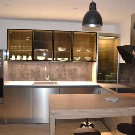 Triplex 110 M2 Centre Historique Avec Jacuzzi Ντινάν
