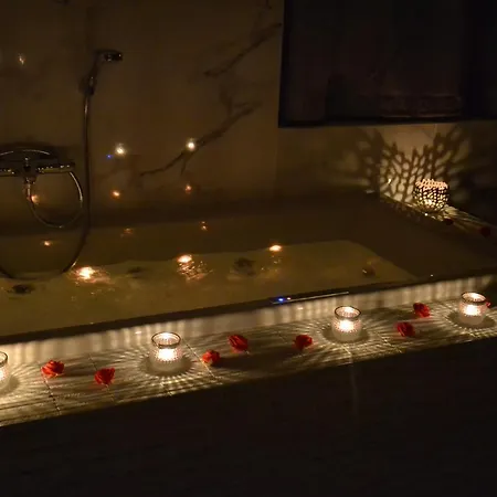 Triplex 110 M2 Centre Historique Avec Jacuzzi * Ντινάν