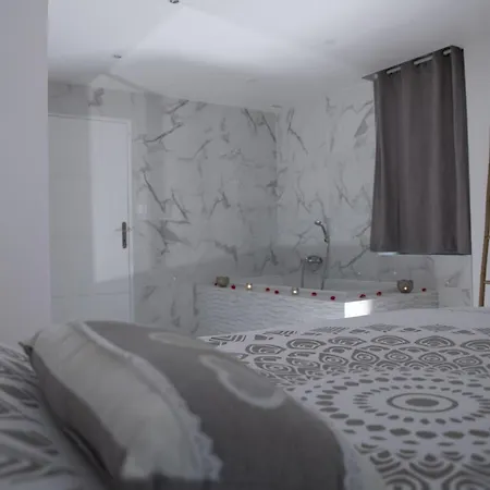 Triplex 110 M2 Centre Historique Avec Jacuzzi Dinan