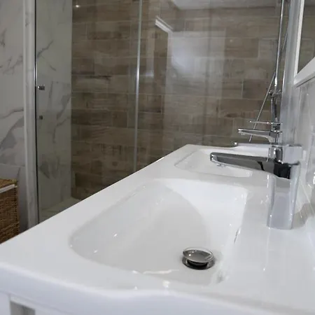 Triplex 110 M2 Centre Historique Avec Jacuzzi Apartment Dinan